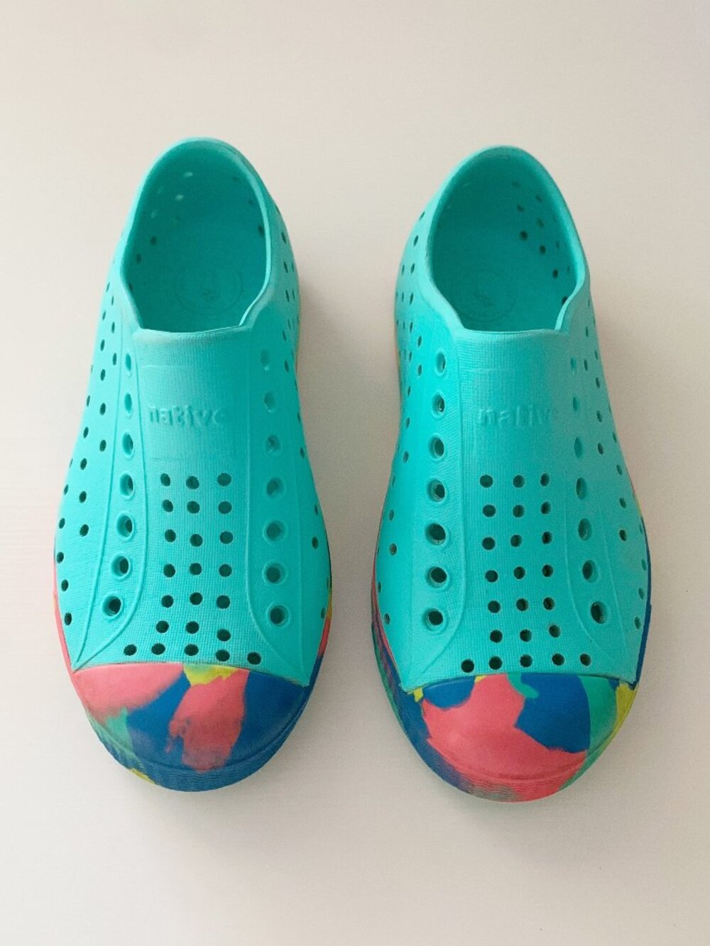 Native Jefferson Sneakers • Turquoise with Multicolor Soles • c10
